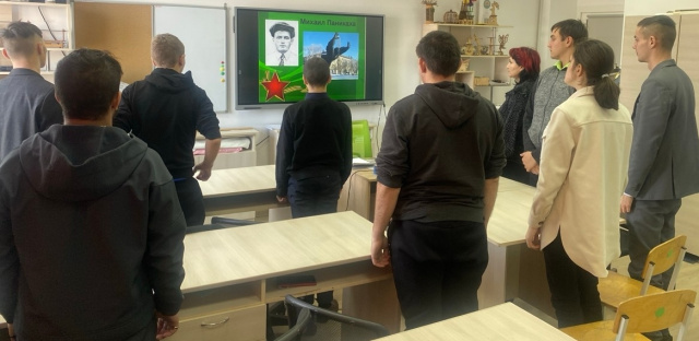 «Учусь Отчизну защищать»